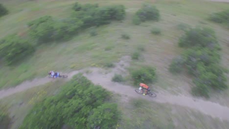 Aerial-view-of-two-mountain-bikers-going-downhill-in-Colorado