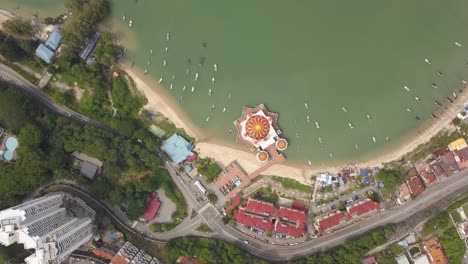 vista aérea de la mezquita flotante cerca de tanjung bungah