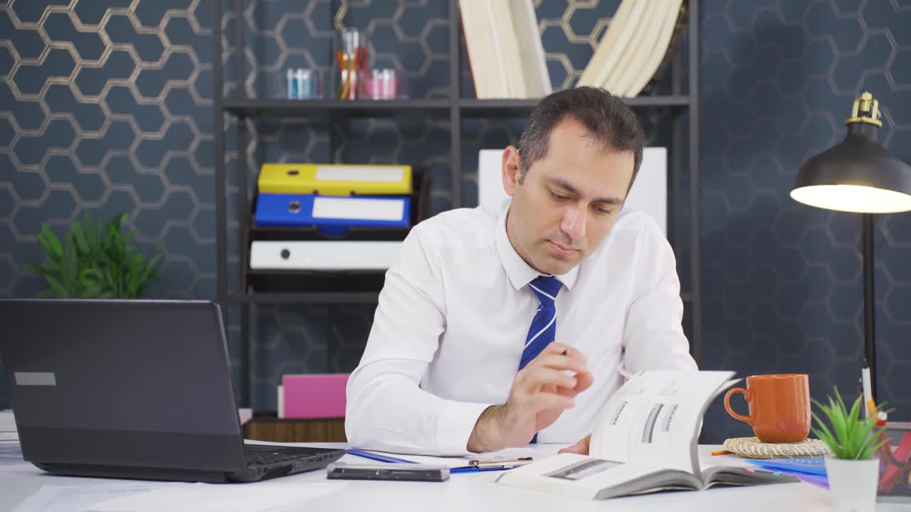 창의적인 아이디어를 가진 사업가입니다.