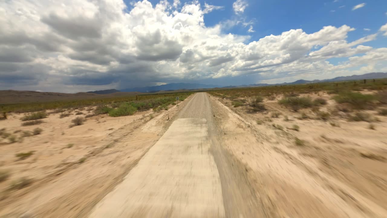 DYNAMIC FPV DRONE SHOT OF A ROAD IN THE MIDDLE OF THE DESERT IN MEXICO