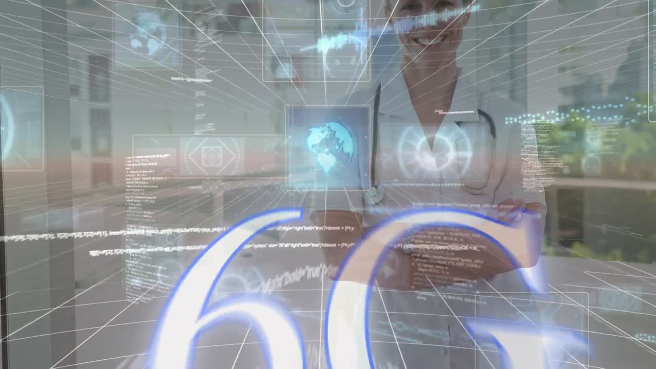 6g 텍스트 및 데이터 처리의 애니메이션: 백인 여성 의사가 병원에서 미소 짓고 있습니다.