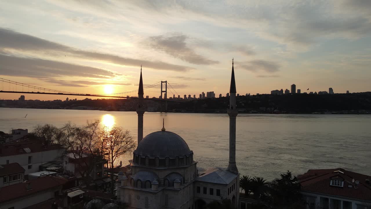 el video del drone de la mezquita de beylerbeyi es de uzbekistán, estambul y turquía.