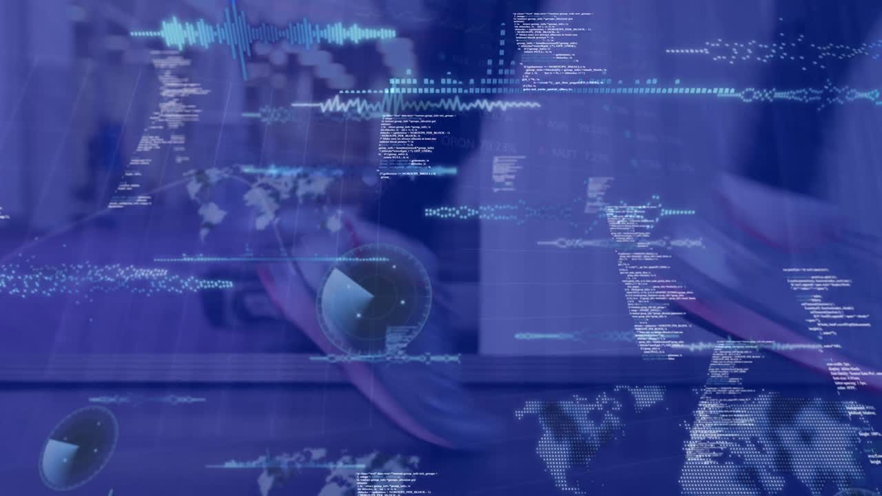 animación del procesamiento de datos sobre una mujer corriendo en una cinta de correr, haciendo ejercicio en el gimnasio