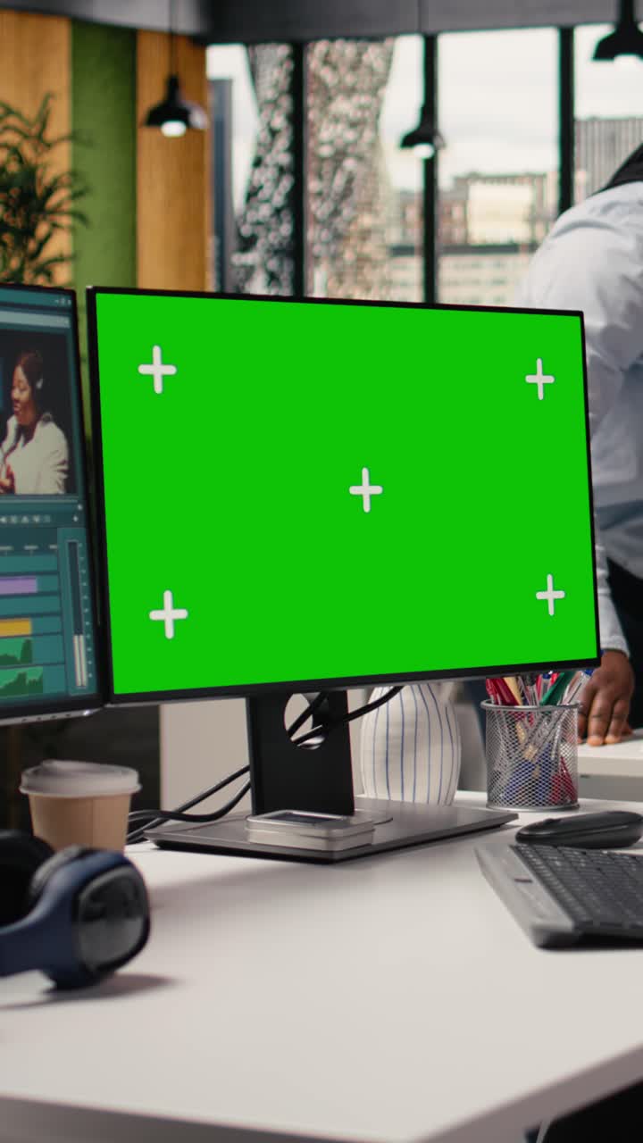 Video Verticale Chroma Key E Interfaccia Filmato Video Su Due Monitor