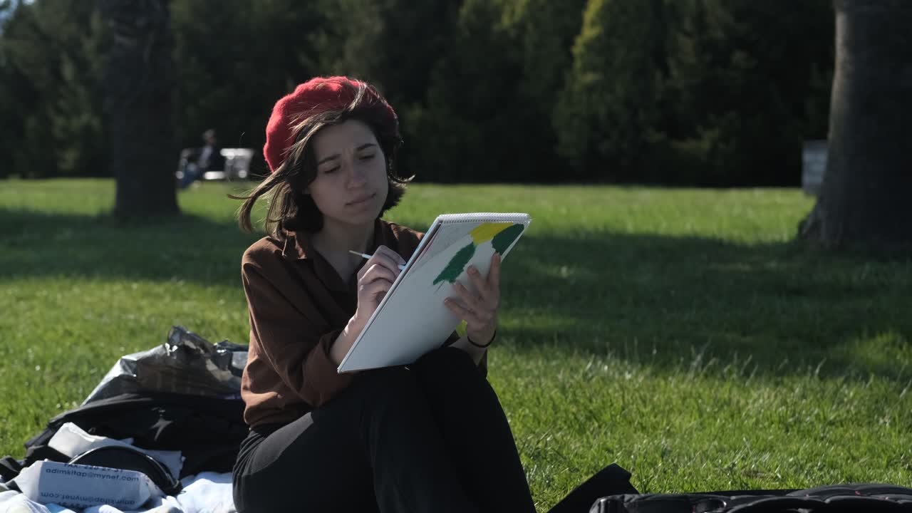 dibujar a una mujer con acuarela