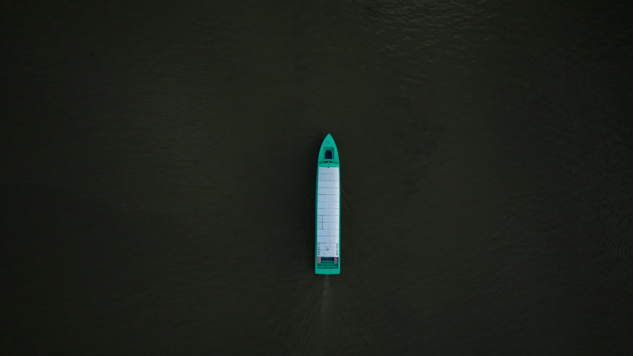 무인 항공기에서 patzcuaro 호수 보트