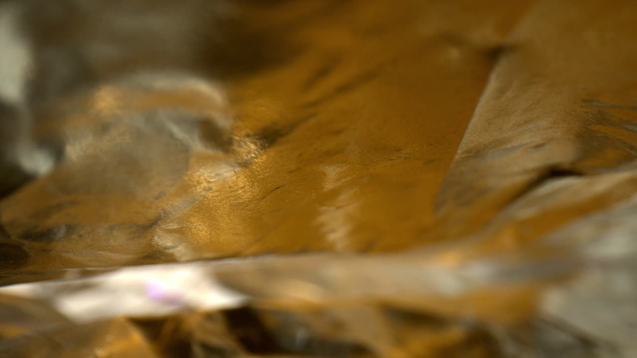 estante que enfoca dos capas de lámina con la capa superior dominante