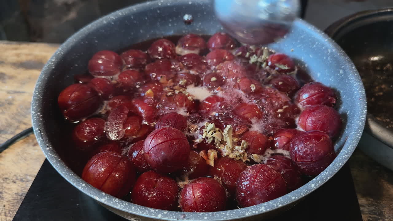 Mộc Châu - Thung Lũng Mận Nà Ka, Peachy Garden, boiling of fruits