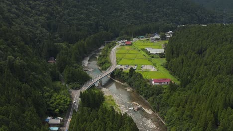 vista aérea del río itadori, gifu japón