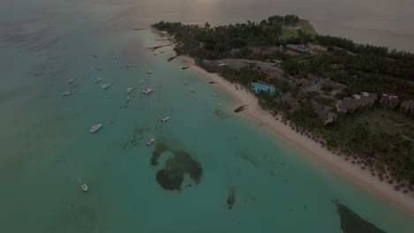 Vista-Aérea-Del-Océano-Azul-Y-La-Isla-Mauricio