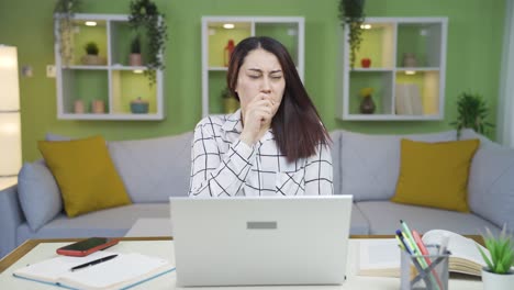 Mujer-De-Negocios-Joven-Enferma-Tosiendo.