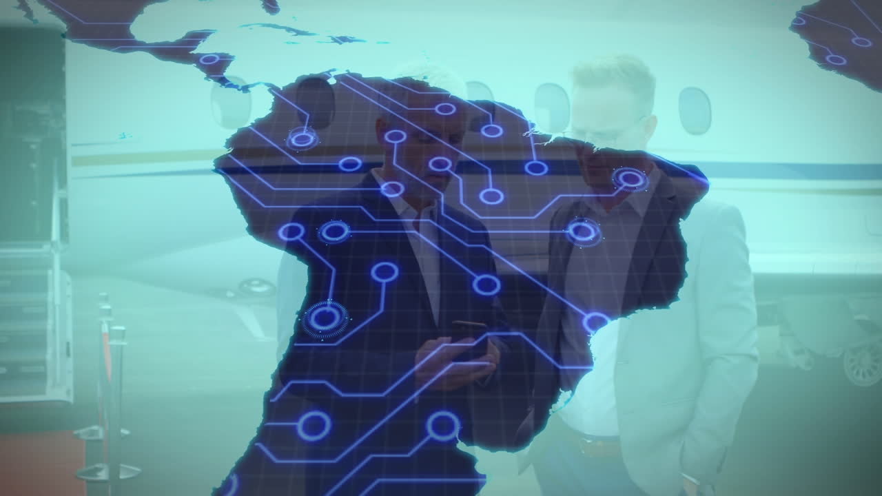 Animación de mapa mundial y procesamiento de datos sobre dos empresarios