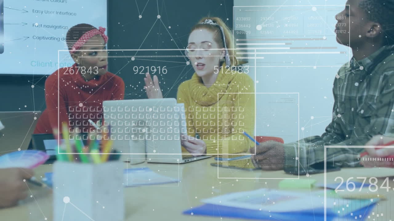 animación del procesamiento de datos sobre diversos colegas que se reúnen en la oficina