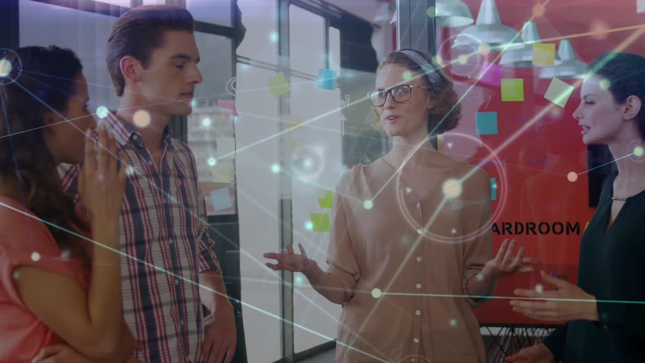 animación de la red de conexiones entre diversos compañeros de trabajo en la oficina