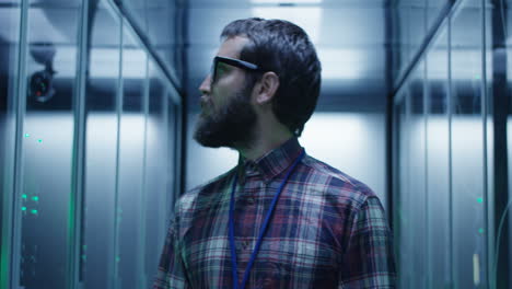 servidores de monitoreo profesionales en un centro de datos