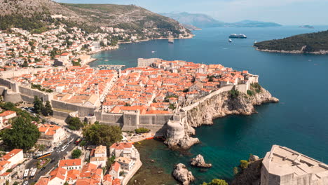 Hiperlapso-Aéreo-De-La-Ciudad-Vieja-De-Dubrovnik,-Hogar-Del-Desembarco-Del-Rey-En-Juego-De-Tronos