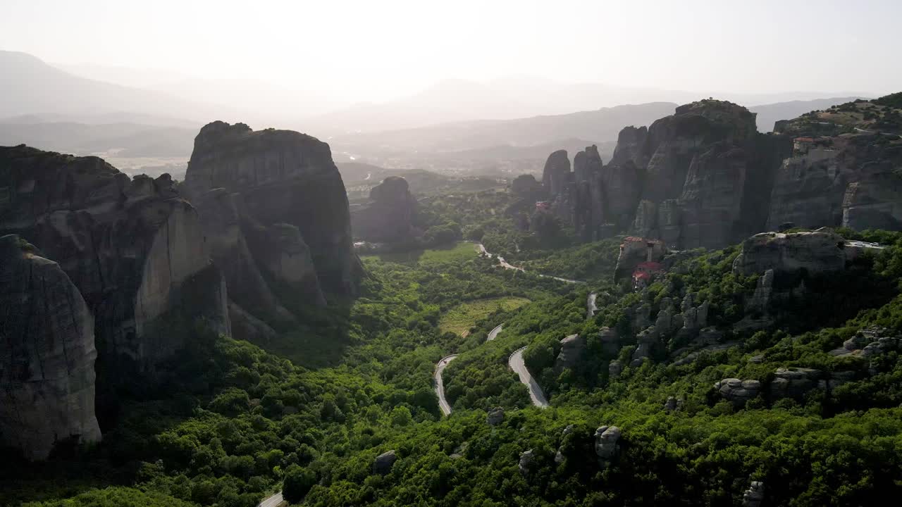 imágenes de drones aéreos de meteora de grecia 8.mp4