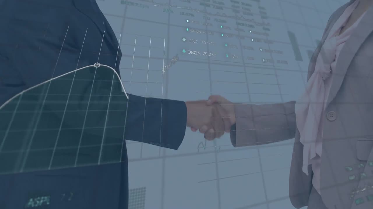 Animación de procesamiento de datos sobre un apretón de manos entre empresarios.