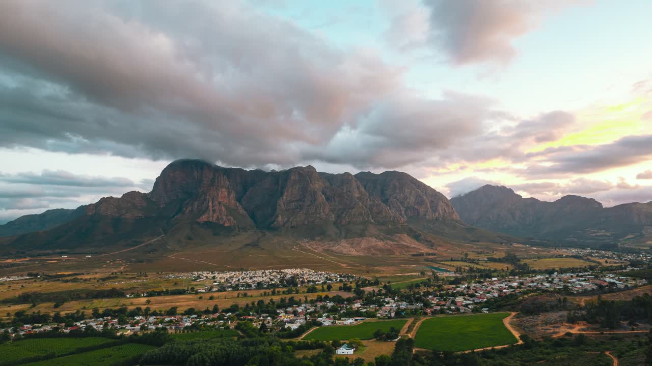 Experience the beauty of South Africa's mountains and nature in this mesmerizing collection of hyperlapse footage, where dynamic clouds and vibrant greenery create a captivating visual spectacle