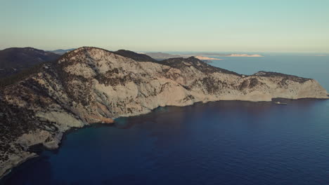 Vista-Idílica-De-Punta-Roja-En-Ibiza,-Islas-Baleares,-España,-Europa