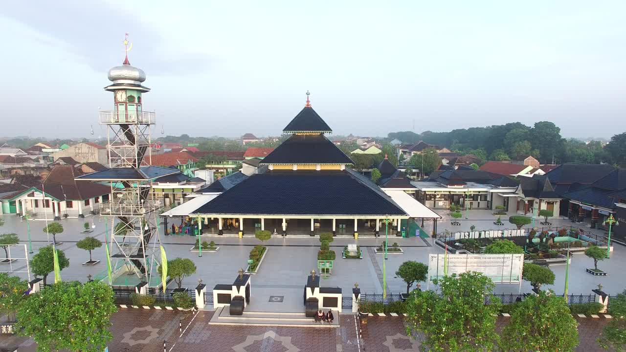 Demakin moskeija on Walisongon historiallinen kohde Keski-Jaavalla, Indonesiassa. 6. huhtikuuta 2021.