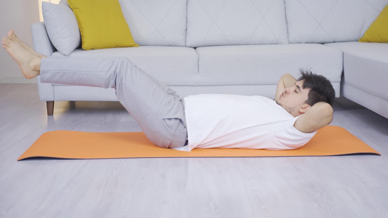 los músculos abdominales que trabajan con el peso corporal.