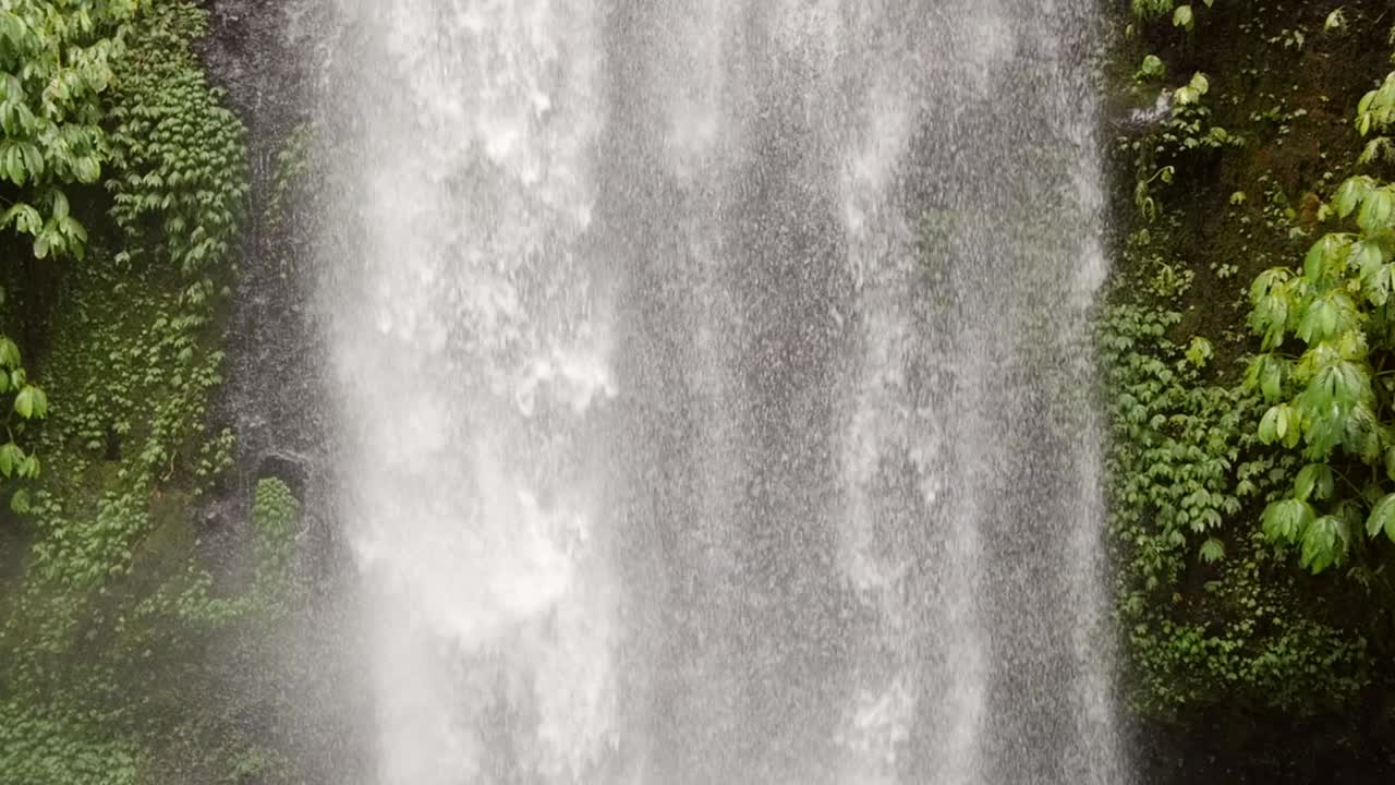 cerca de cascada cascada