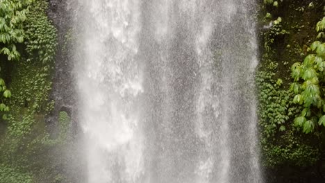 Close-up-of-Waterfall-Cascade