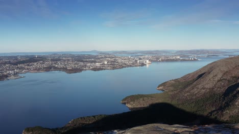 Antena-De-Dalsnuten,-Rogaland-En-Noruega-Hacia-La-Ciudad-De-Sandnes