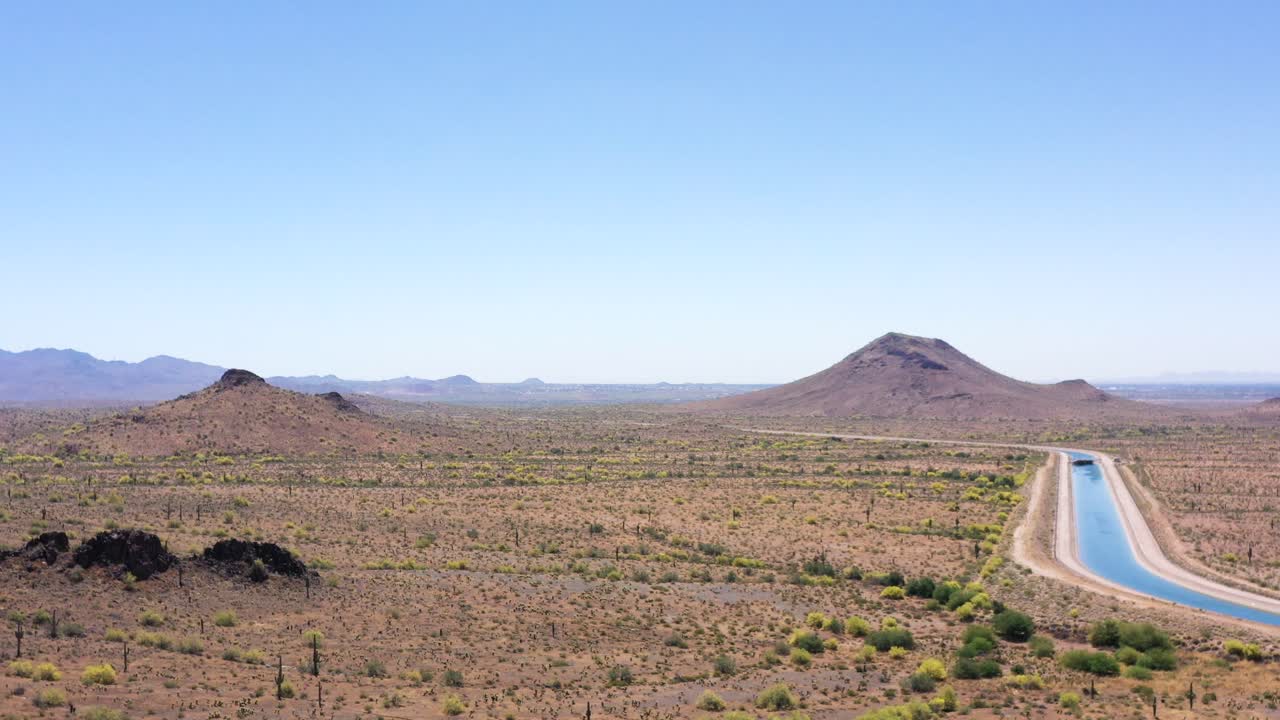 애리조나주를 가로질러 콜로라도 강에서 사막의 도시 지역으로 물을 운반하는 헤이든-로즈 수로까지 공중 긴 팬, 솔트 리버 인디언 보호 구역, 스코츠데일, 애리조나
