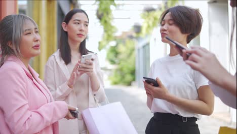 4k asian woman girl friend shopping together at street market.