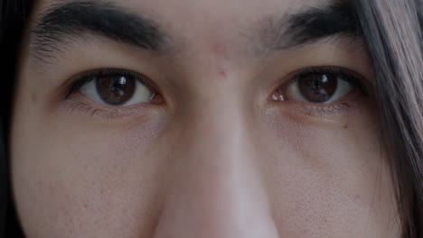 primer plano de los ojos de una persona