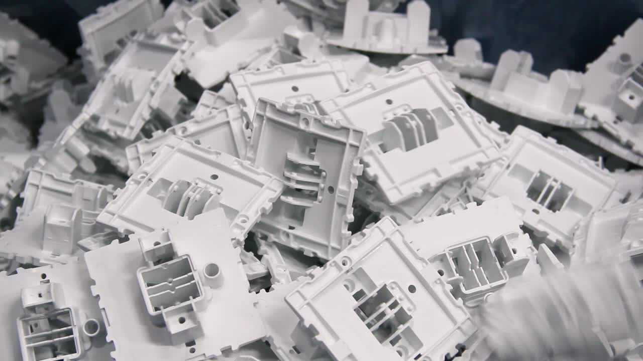 벌크 파일로 제조된 플라스틱 전기 콘센트 부품