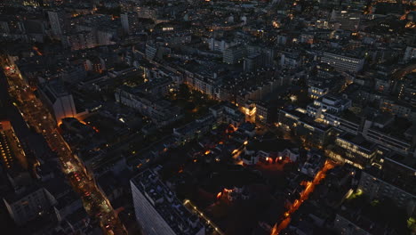 Una-Impresionante-Vista-Aérea-Del-Distrito-13-De-París,-Con-Luces-Altas-Iluminadas.