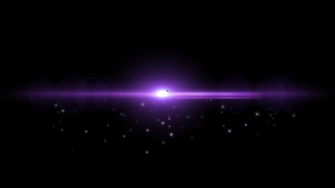Bagliore lente realistico di luce viola isolato su sfondo nero