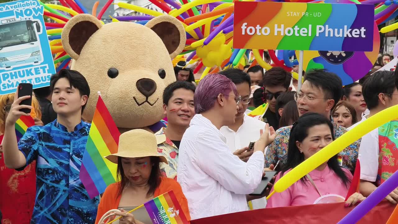 푸켓의 lgbtq+ 프라이드 퍼레이드