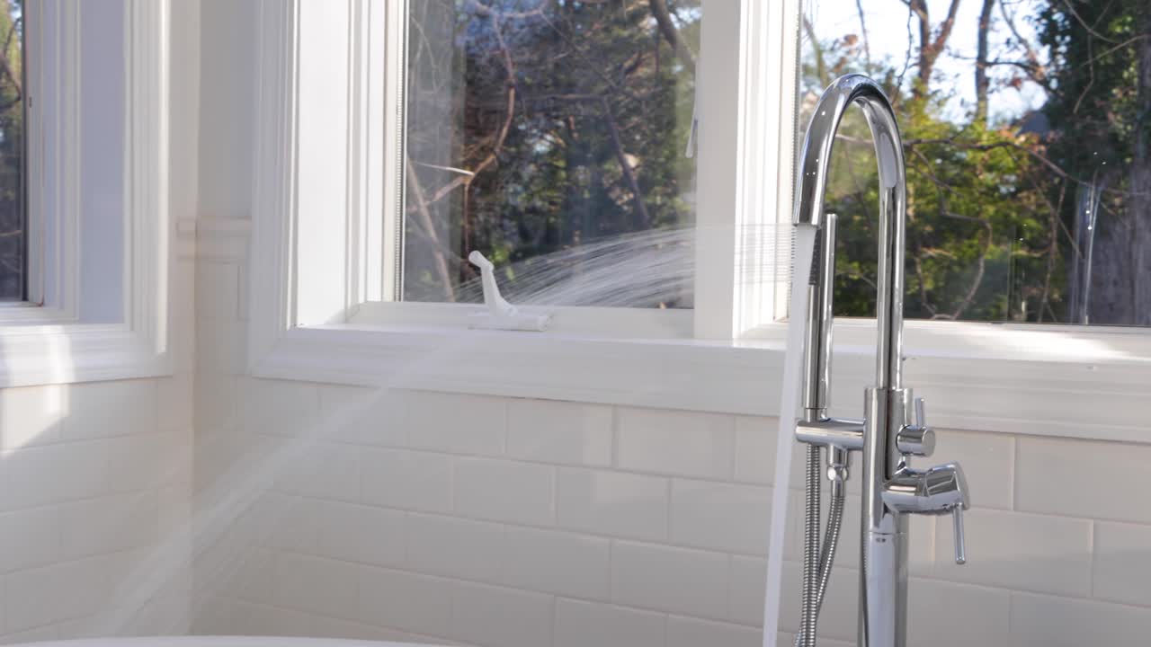 고급 욕조에서 거품 목욕을 할 시간