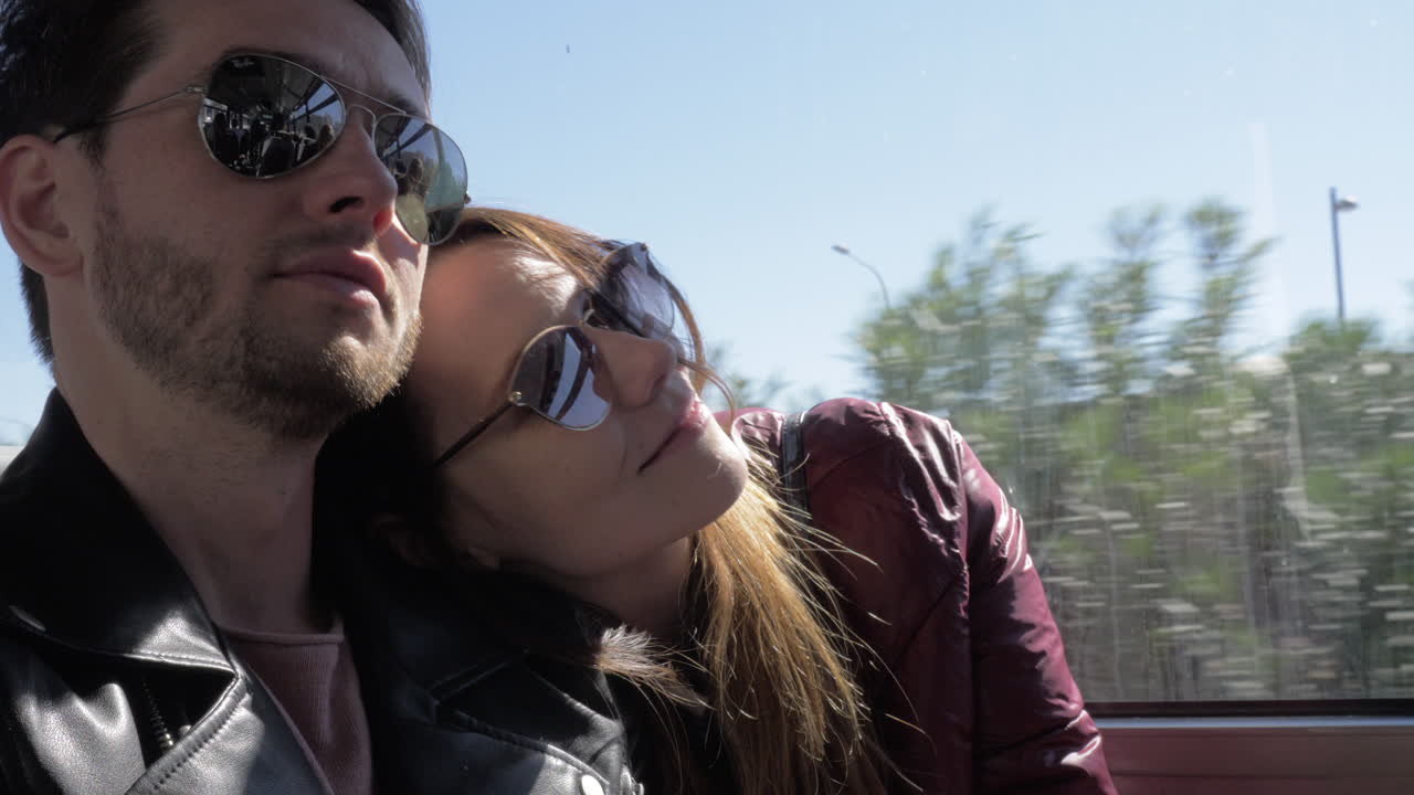 просто веселились в автобусе.