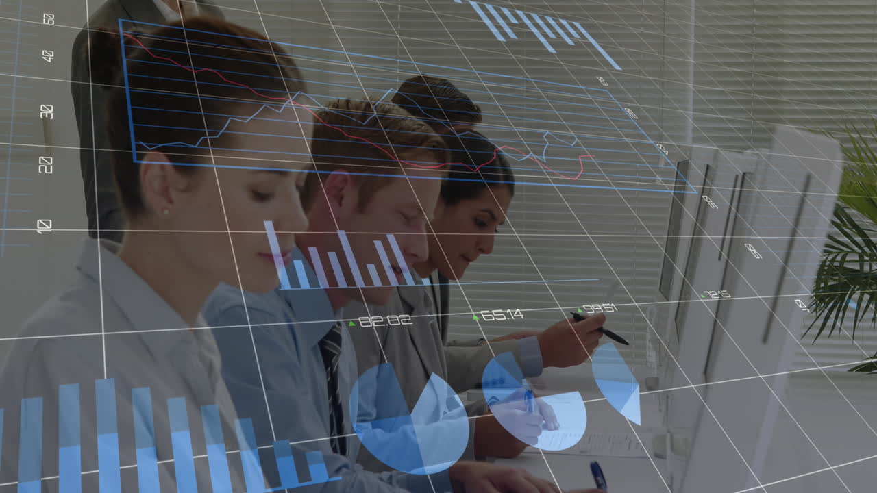 animación de gráficos, círculos de carga sobre diversas mujeres gerentes que toman comentarios de los empleados.