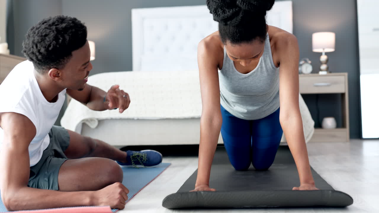 push ups, motivación y entrenador personal pareja