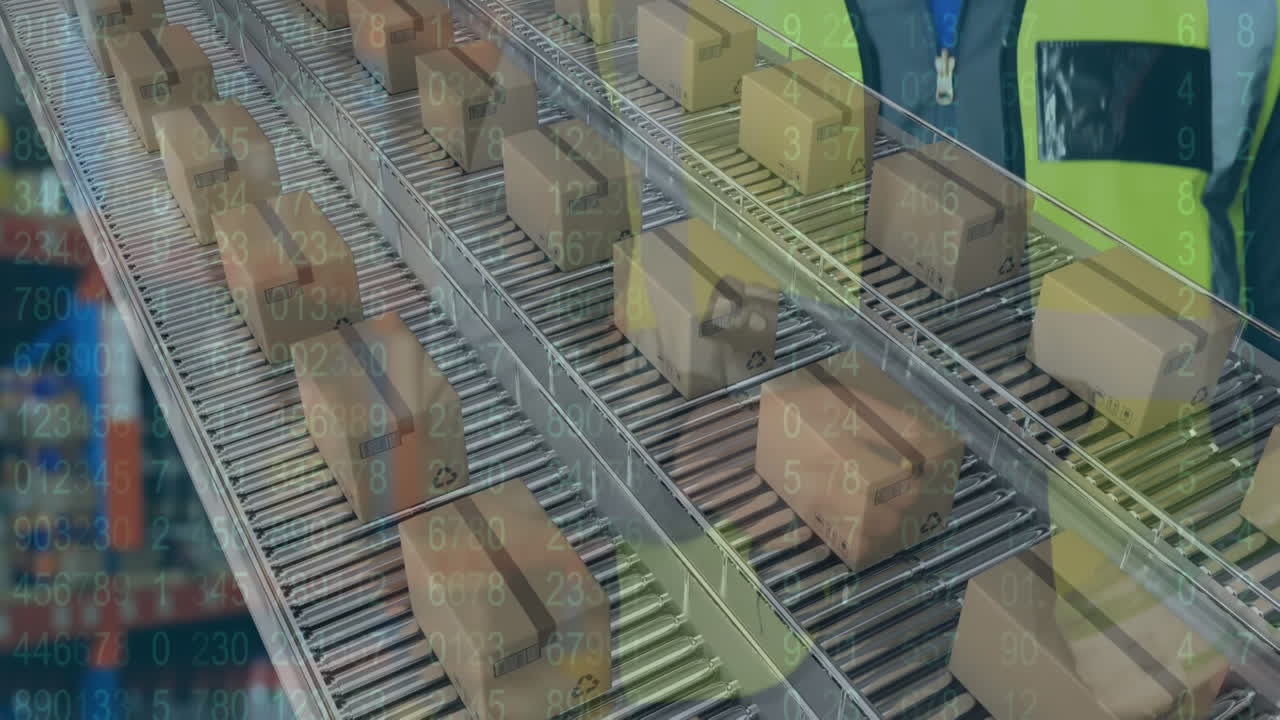 animación de un trabajador de almacén de pie con cajas acostadas en cintas transportadoras en el fondo