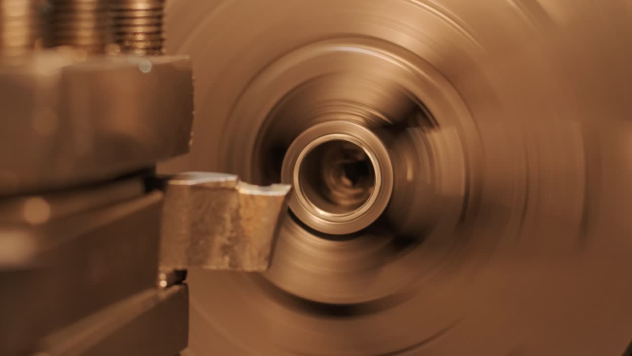 드릴 을 가진 굴착 기계. cnc 도자기 기계.