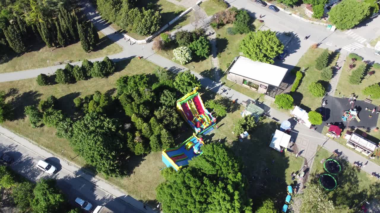 tiempo de diversión familiar en la bulgaria rural