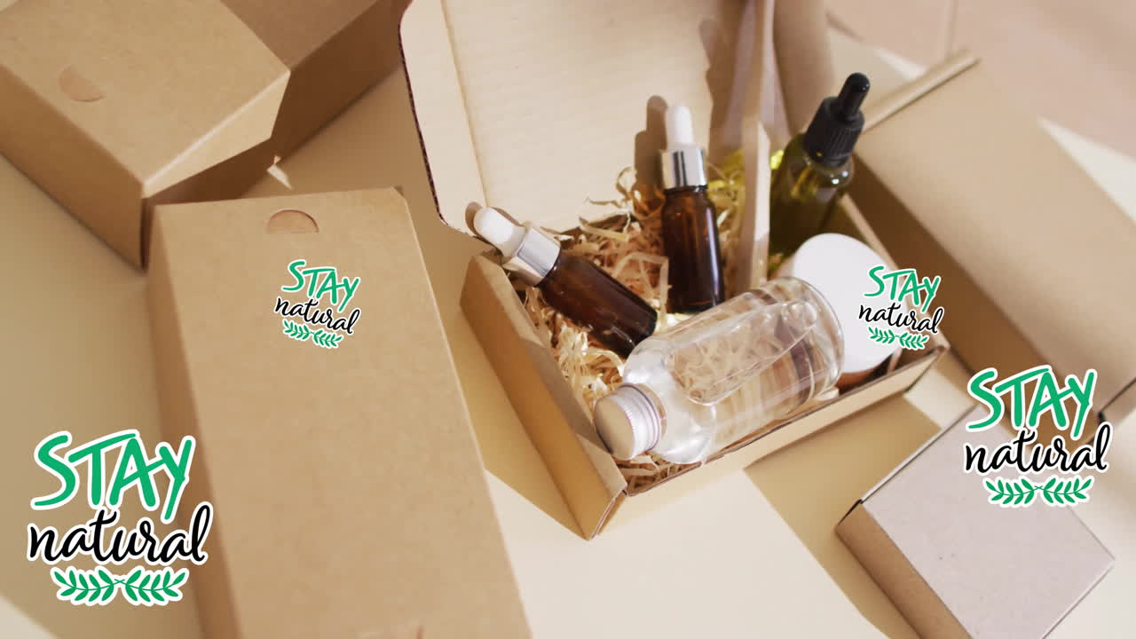 일반 포장 된 유기 미용 제품 위에 반복 된 자연 텍스트를 유지하는 애니메이션