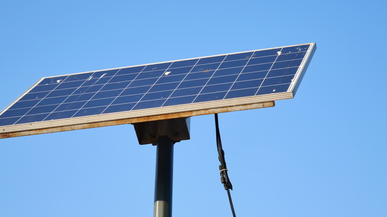 panel solar en un poste