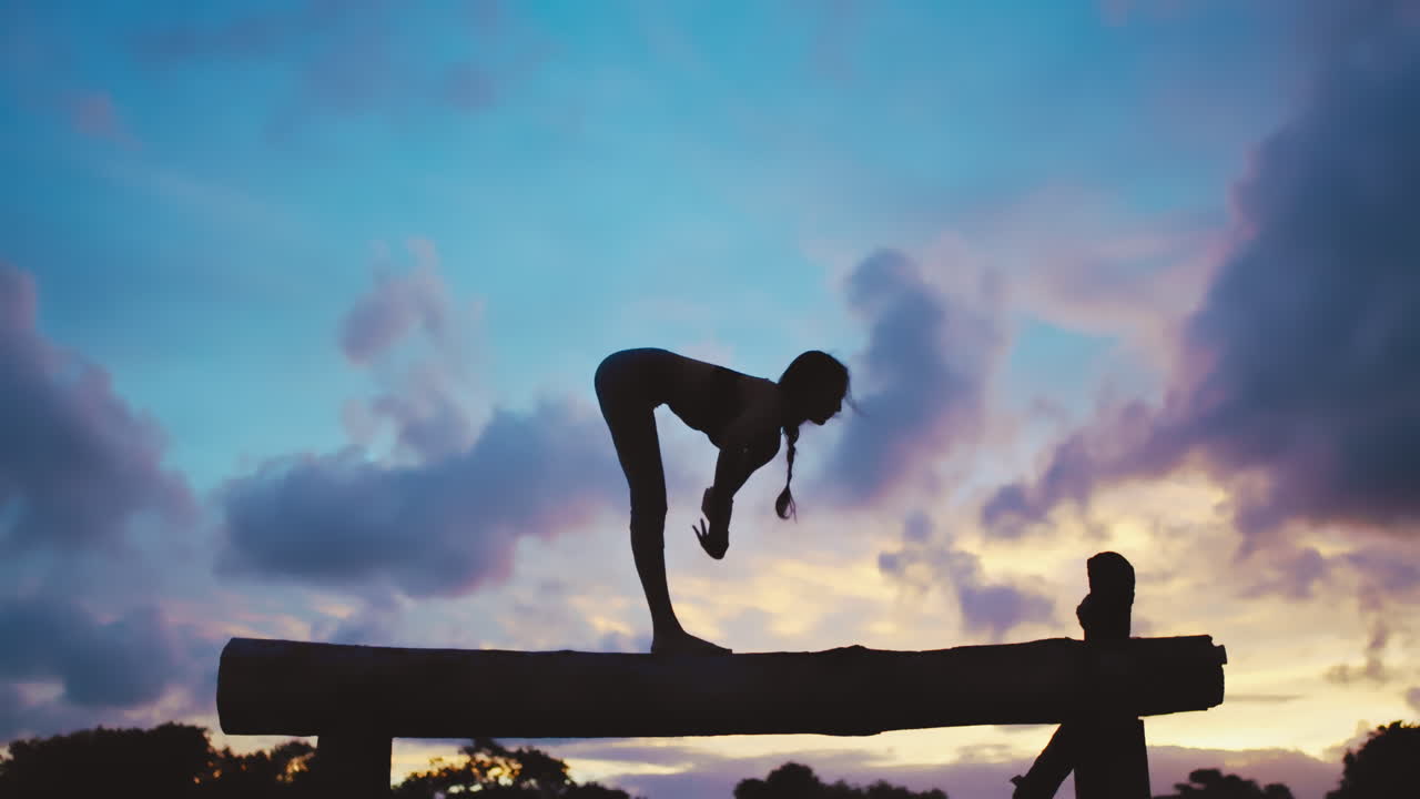 요가, 실루 ⁇ 과 여성 운동