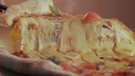 pizza con queso derretido