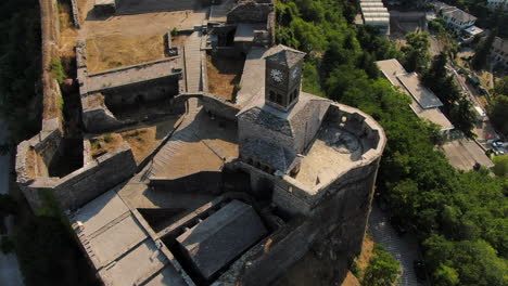 Drone-Disparó-4k-Del-Reloj-Del-Castillo-De-Gjirokastra