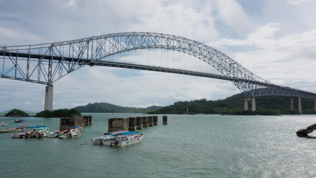 파나마 운하의 아메리카 다리 - 태평양 입구