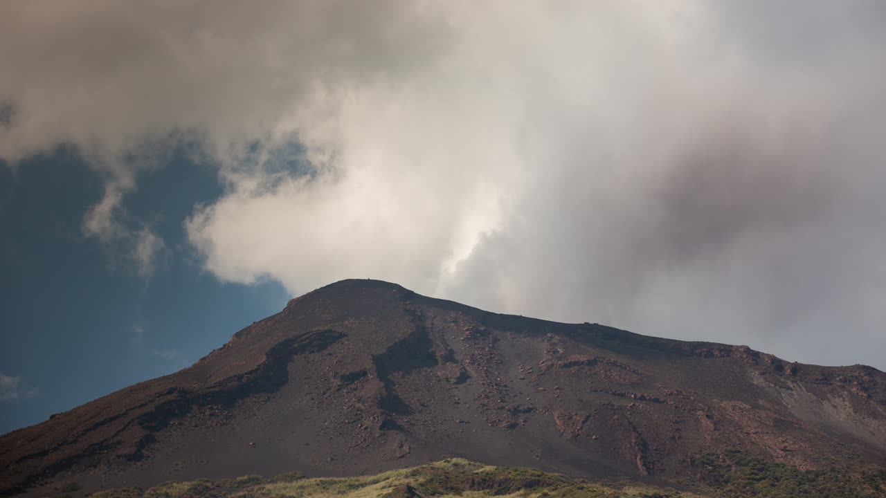 스트롬 볼리 화산 4k 01